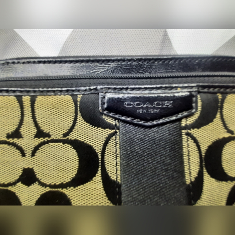 Vintage Coach Logo Wristlet - Picture 5 of 6